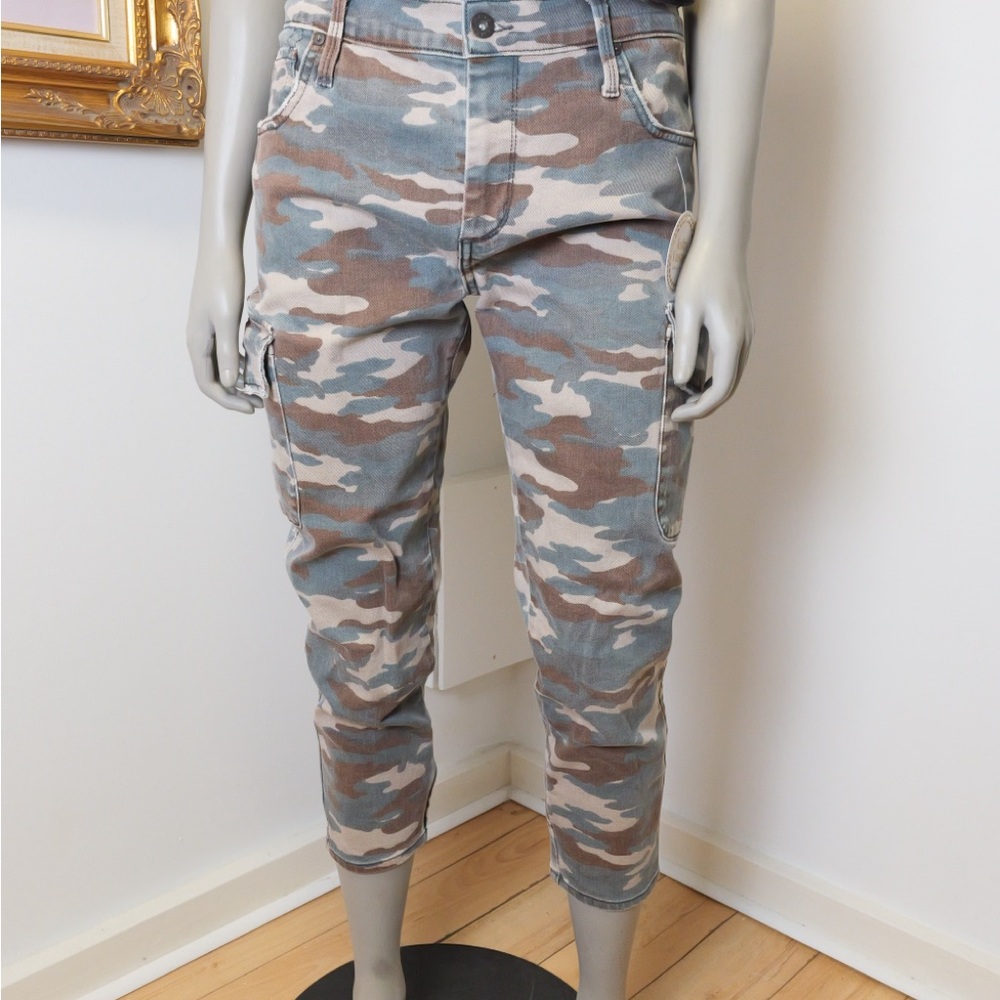 James Jeans size 28 Camouflage Cargo Pants